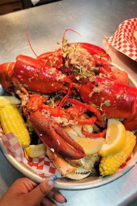 Red Hook Lobster Pound; Menu, Reviews, Hours + Lobster Roll Near Me